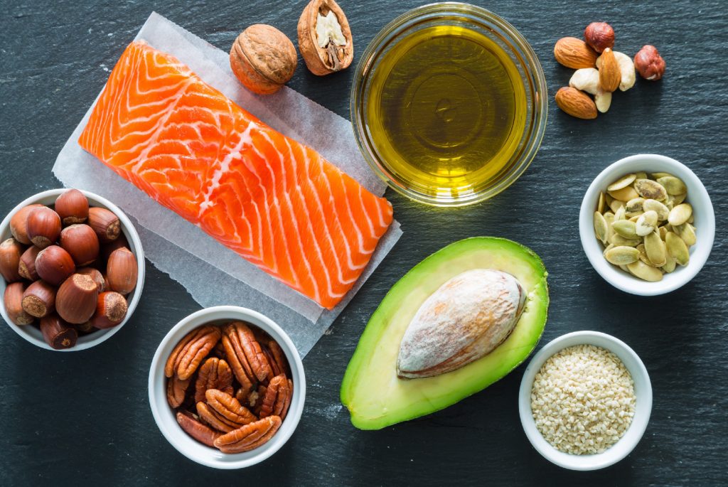 muestra de varios tipos de alimentos permitidos en la dieta de Atkins